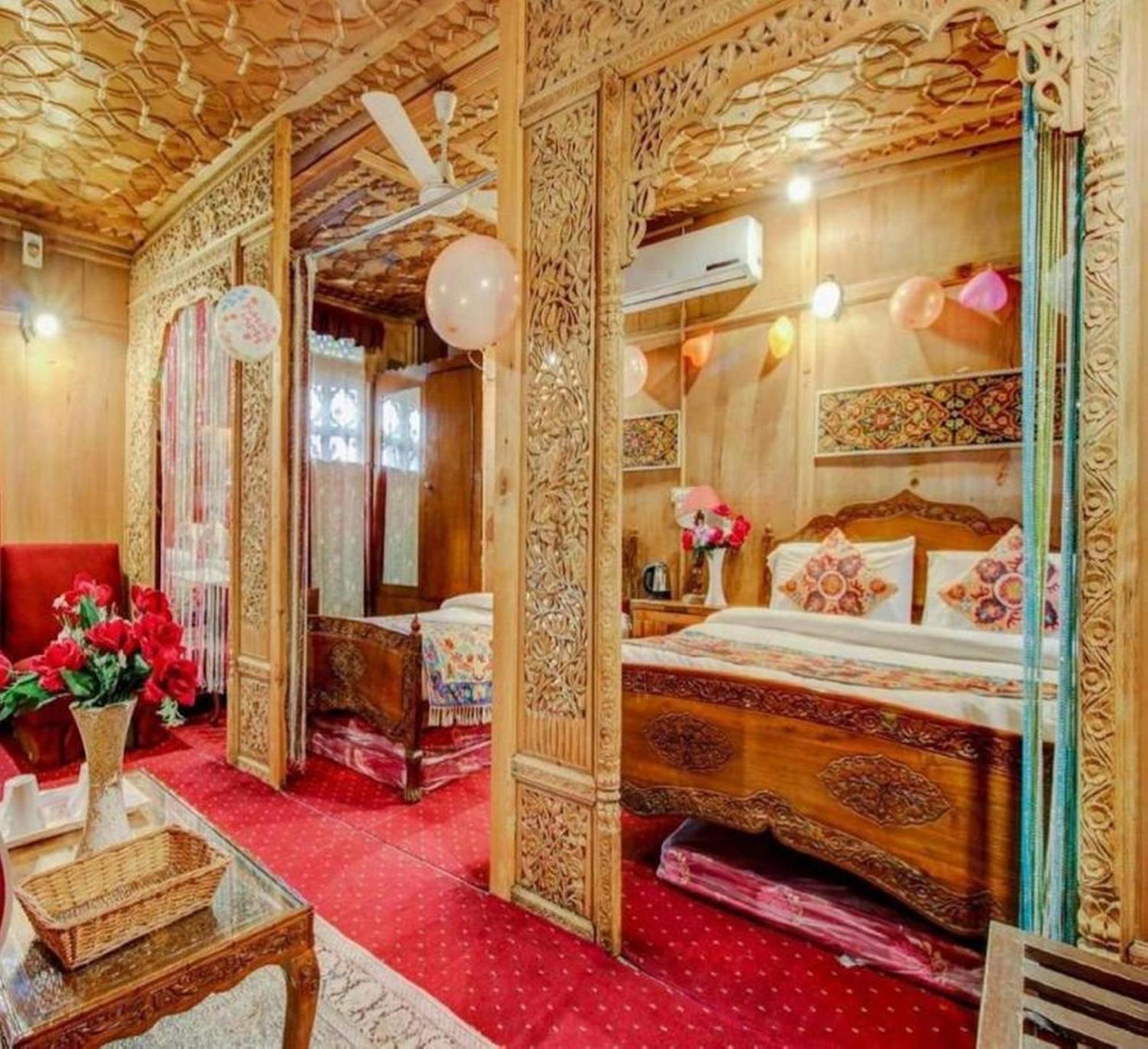 Floating Luxury Group Of Houseboats Hotell Srīnagar Exteriör bild