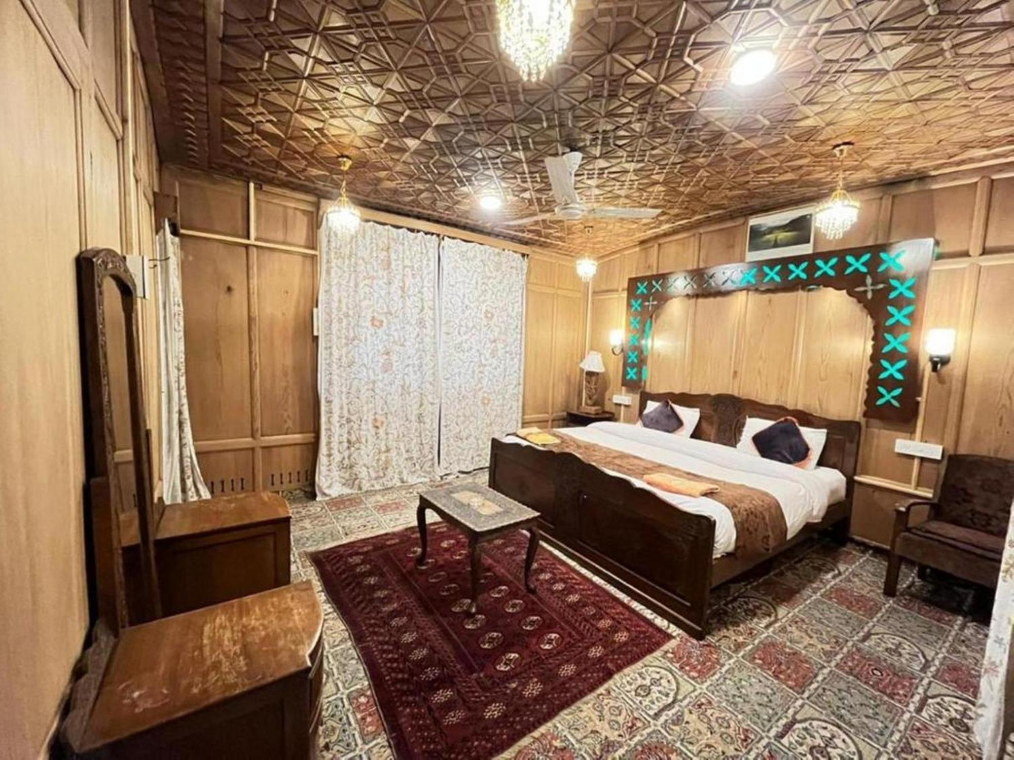 Floating Luxury Group Of Houseboats Hotell Srīnagar Exteriör bild